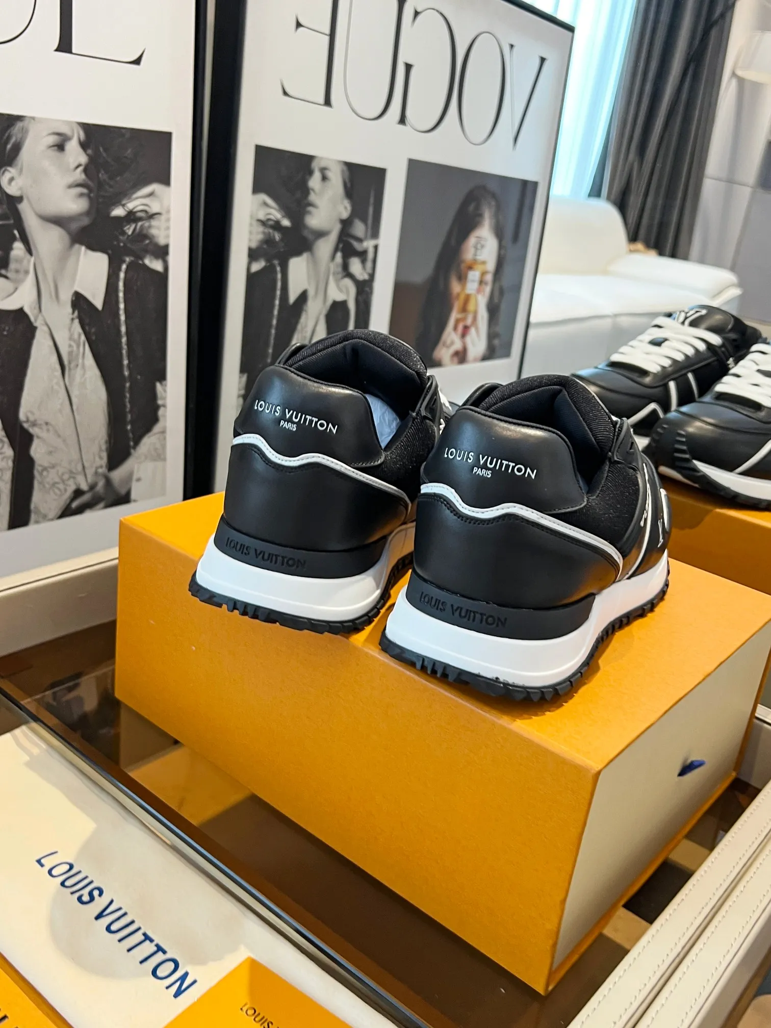 👟👟Ex-factory price 720👟👟 .LV Louis Vuitton's latest model, Phat Ding couple's thick-soled casual sneakers, original 1:1 production. Exquisite packaging at the counter [Celebration] ▪️Fabric: Original customized imported first-layer cowhide ▪️Inner lining: Customized breathable mesh ▪️Outsole: Original open-molded TPU combination outsole ▪️Sole thickness: 3.5CM ▪️Size: Women's 35-42/ Men's 39-46
